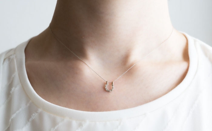 馬蹄 ネックレス アクセサリー シルバー おしゃれ