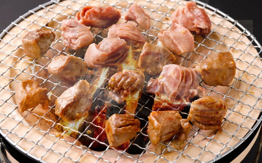 なぎビーフ：ステーキ300g & 焼肉カット300g + 厚切り豚タン ダイスカット 味噌だれ 300g 計900g