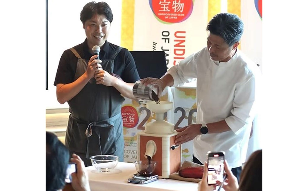 【世界を変えるカカオ】 生チョコレート 計2箱（1箱5個入）