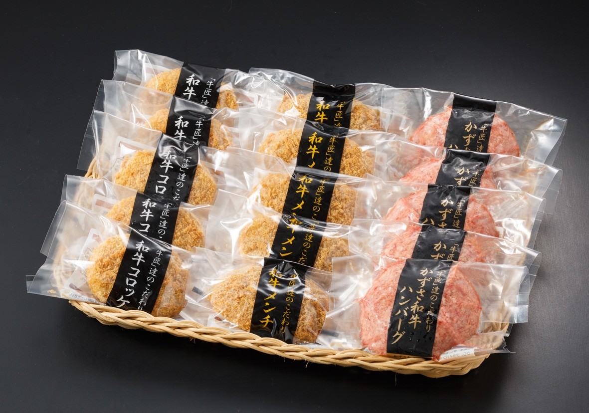 コロッケは、揚げたものを急速冷凍し、一つ一つ小袋に包装してお届けします