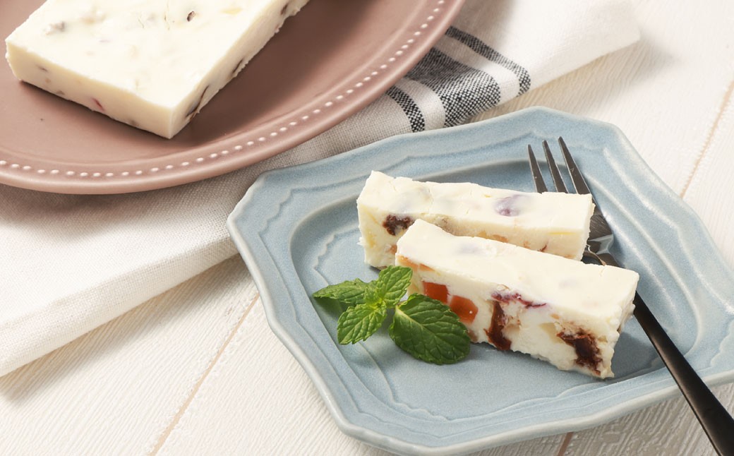 ドライフルーツとナッツのカッサータ(約200g×1本)・中札内たまごのカタラーナ(約200g×1本)