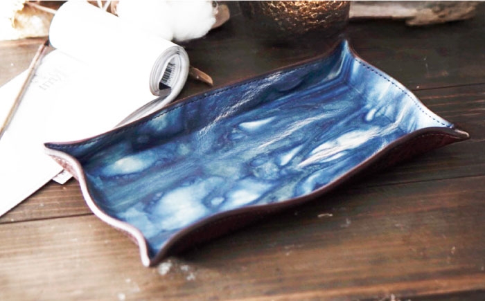 レザートレイ 「レセプシオン」 薄藍 瀬戸内の空 天然藍染め・福山レザー