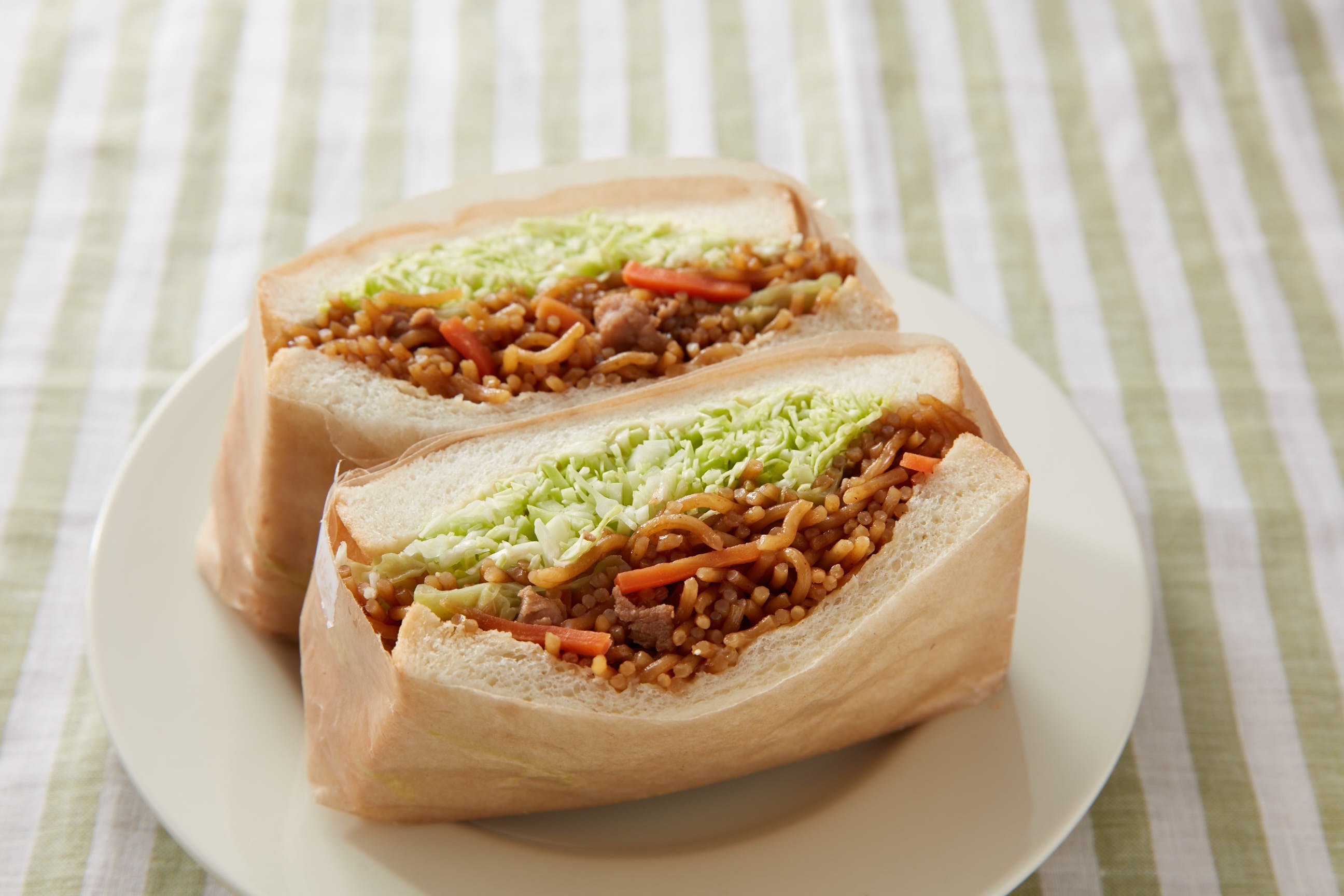 レンチン簡単調理！テレビで話題の国産具材入りもちもち麺のソース焼きそば