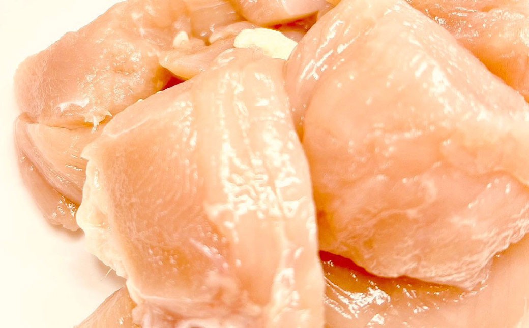 【愛媛県産 松山どり】 若鶏ムネ 切り身 500gずつ小分け 約1kg （777）
