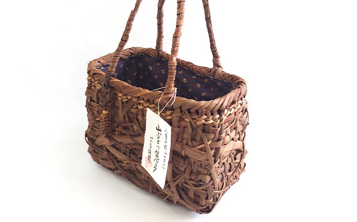 乱れ編みは、それぞれ異なる表情を魅せてくれます