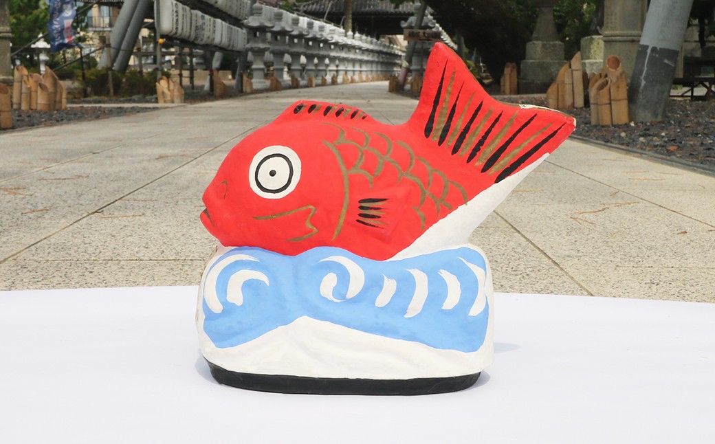 左側の目はまだ入っていません。願いが叶った際には、感謝の気持ちを込めて、もう一方の目を入れてあげてください。