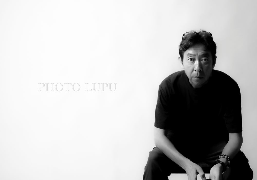 撮影は、フォトグラファー高瀬智司。広告や雑誌撮影で経験を積んだカメラマンが、光を捉え、被写体の魅力を引き出す撮影を行います。