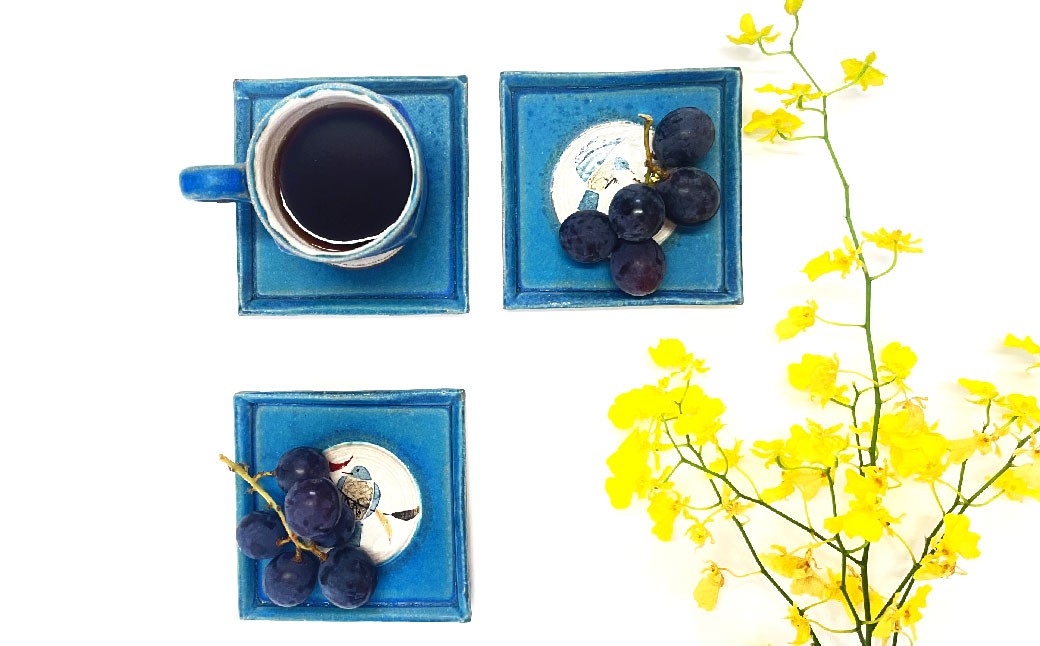 返礼品以外は付属しません。
写真のぶどうは1房を半分に分けたサイズです。