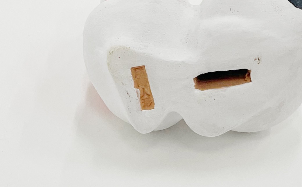 尾崎人形の刻印が入っています