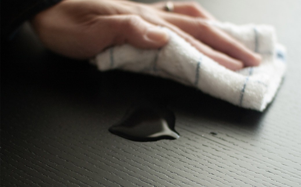 ブラックオーク材のラウンドダイニング （80cm） オーク材黒着色天然突板