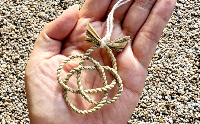 日々の暮らしを守る「まこも」のしめかざりストラップ 伝統 ハンドメイド お守り
