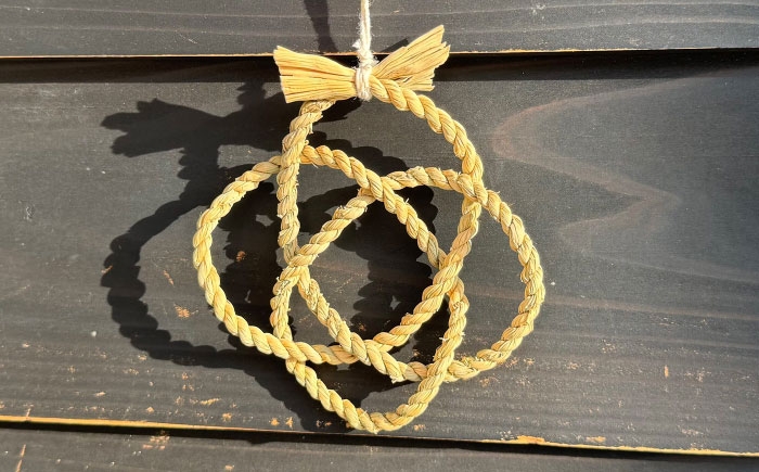 日々の暮らしを守る「まこも」のしめかざりストラップ 伝統 ハンドメイド お守り