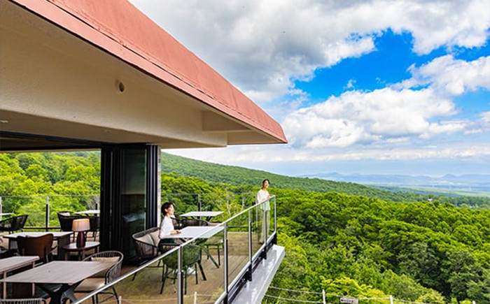 2525年7月にオープンした「テラス&ダイニング 岩手山」から眺める絶景をご覧ください!