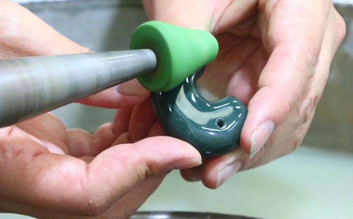 職人の手が命を吹き込む、全国で当社だけが継承する伝統工芸 ハンドメイド お守り