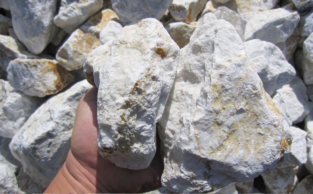 【5個口】庭石、ごろた石 あまくさ石灰石中粒（90mm～150mm） 約20kg土嚢袋入り 合計約100kg