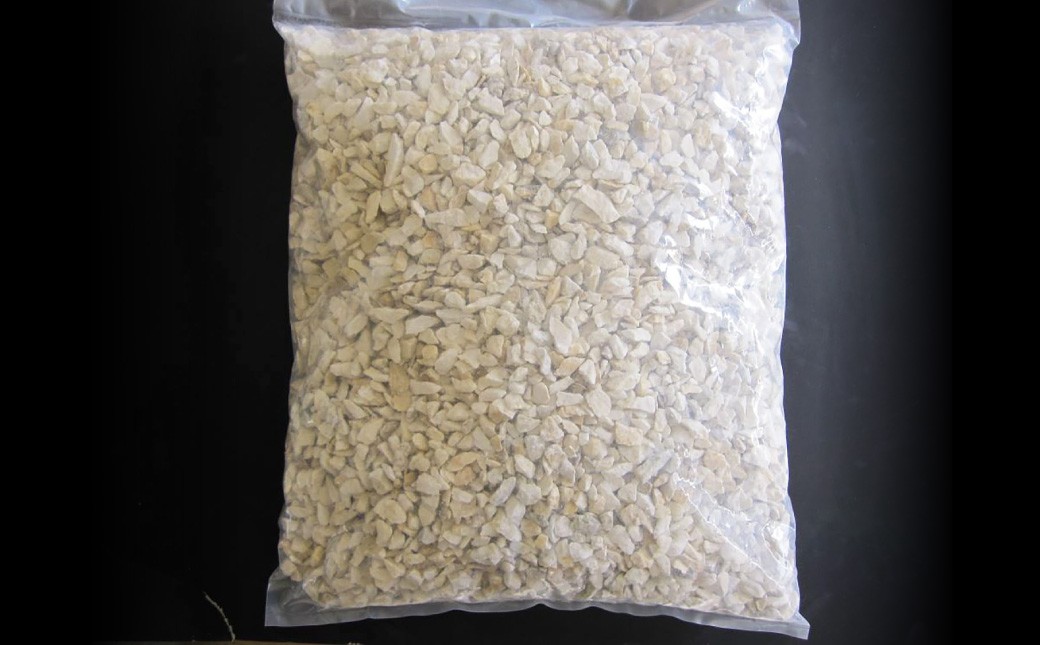 【3個口】庭砂利 あまくさ石灰石砂利（8mm～20mm） 約20kg袋入り 合計約60kg