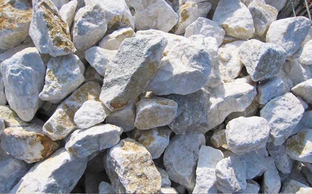 【5個口】庭石、ごろた石 あまくさ石灰石中粒（90mm～150mm） 約20kg土嚢袋入り 合計約100kg