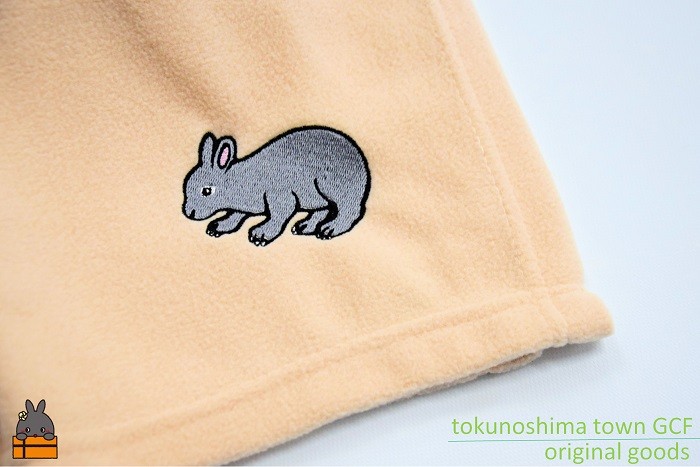 徳之島のアマミノクロウサギさんが刺繍されています。