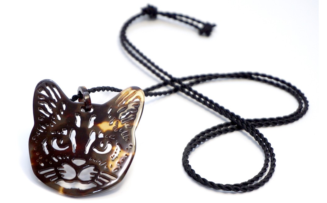 【べっ甲】まち猫ペンダント