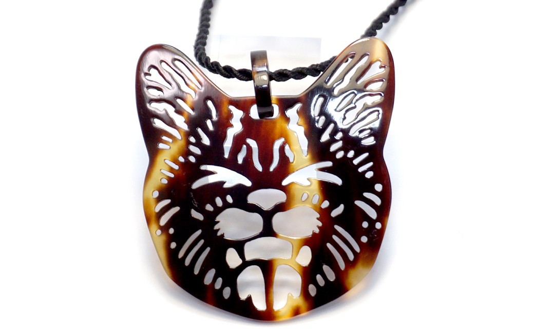 【べっ甲】あくび猫ペンダント 