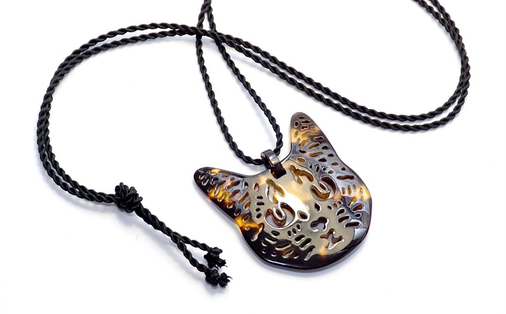 【べっ甲】すまし猫ペンダント