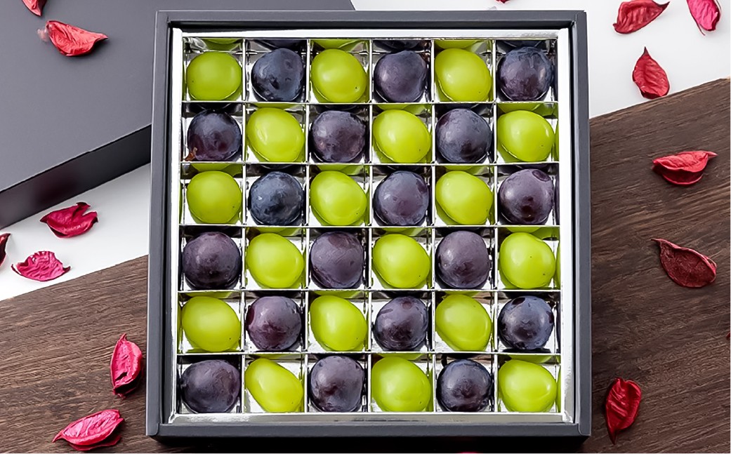 ぶどうの宝石箱（シャインマスカットとニューピオーネ又はオーロラブラック）36粒