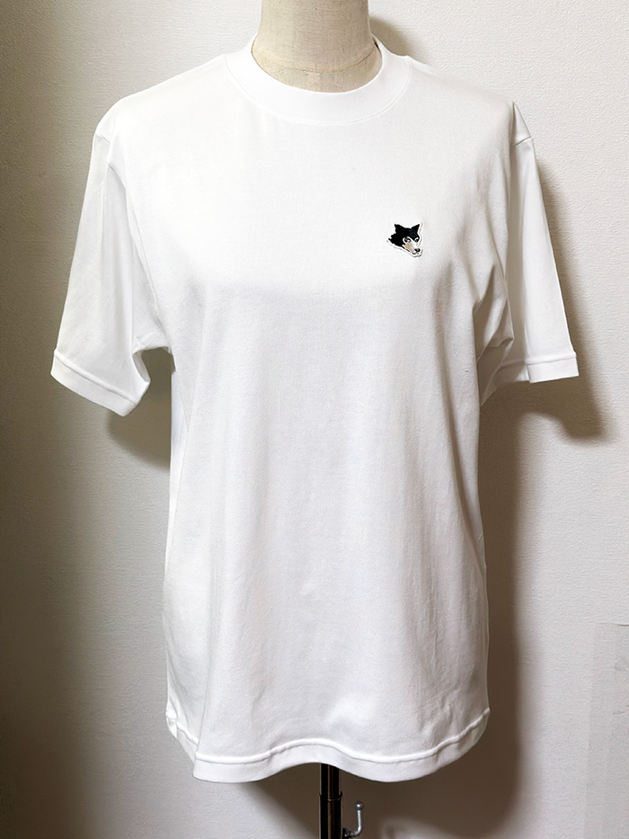 刺繍ワッペンを縫い付けてあります。