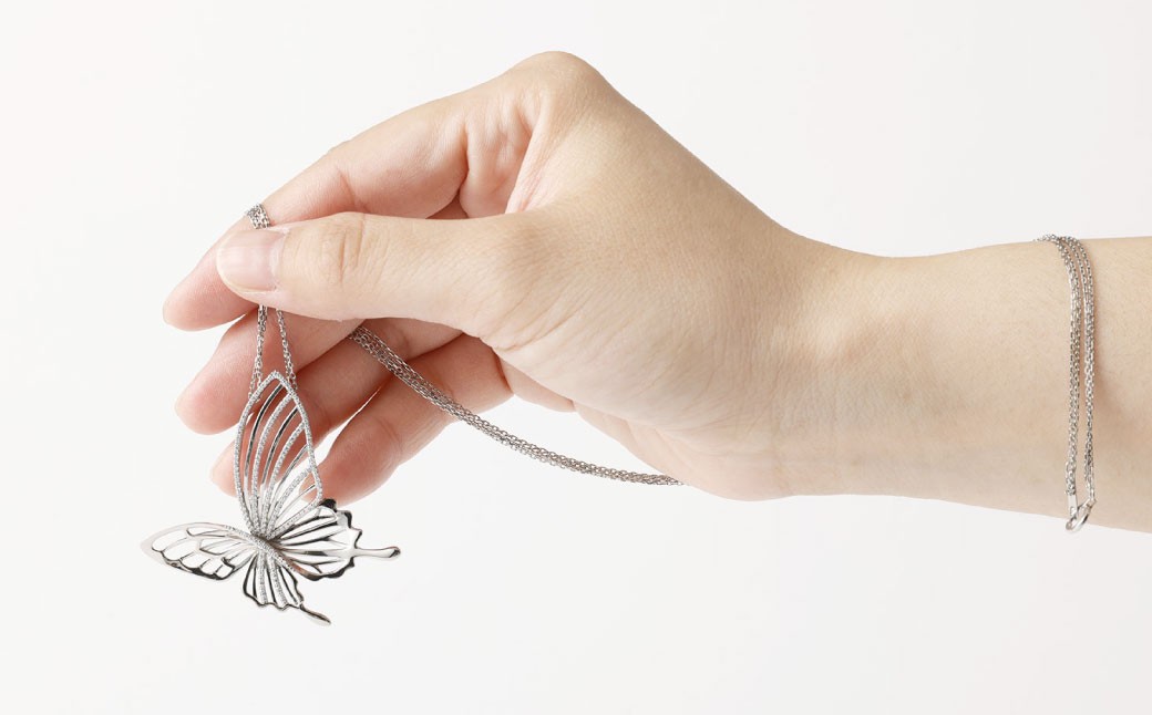 プラチナ950ダイヤモンド蝶モチーフペンダント 0.35ct ／ 60cm