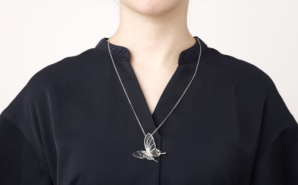 プラチナ950ダイヤモンド蝶モチーフペンダント 0.35ct ／ 60cm