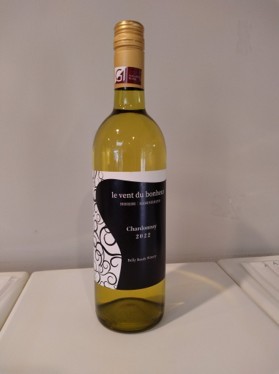 南国フルーツを思わせる甘やかな香り。酸もしっかりあり、スッキリとした飲み口。