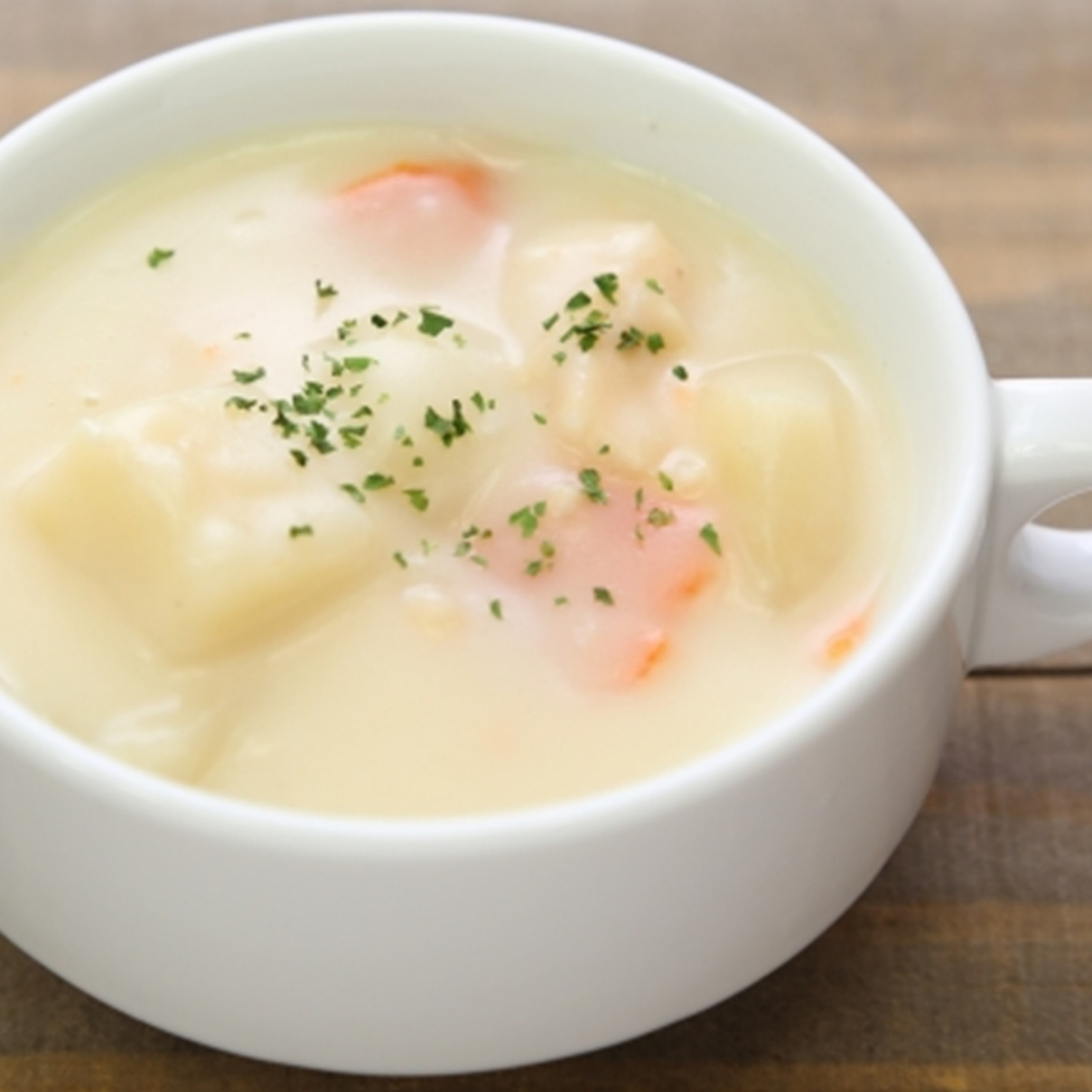 トラクターに種いもを積んで・・