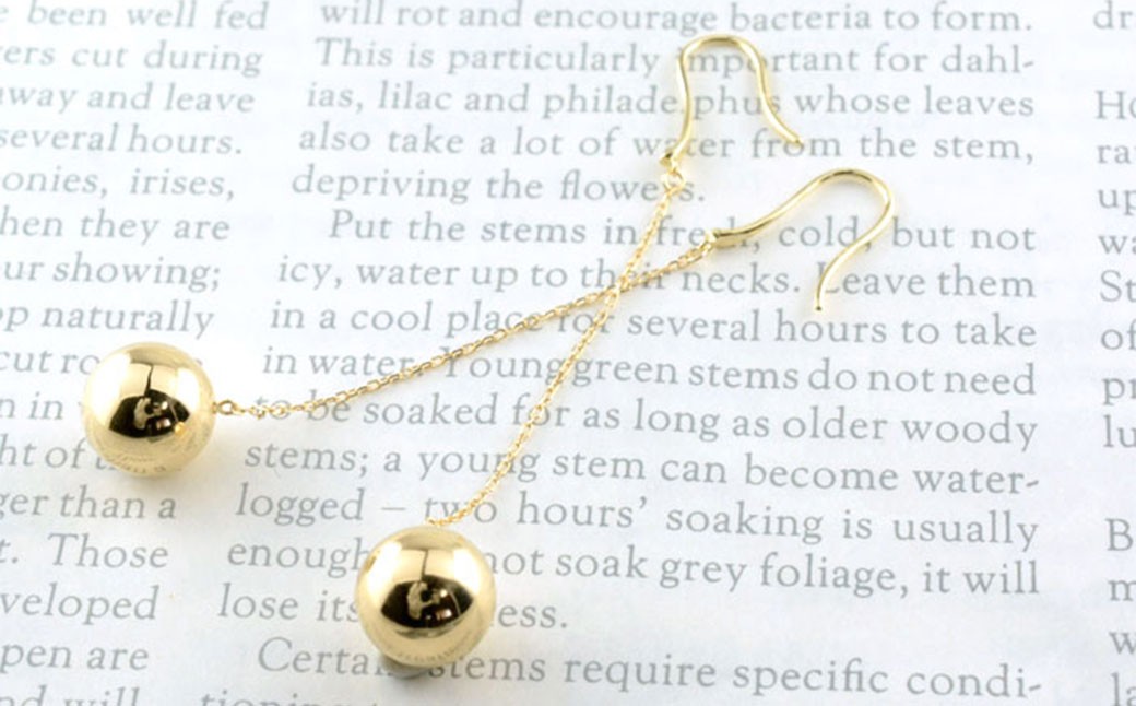 ピアス k18 丸玉 ロングピアス ジュエリーケース付き no.18260