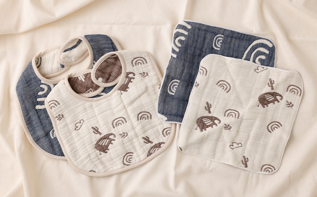 6重ガーゼ織スタイ×2枚（ベージュ・ネイビー）+6重ガーゼ織ハンカチ×2枚（ベージュ・ネイビー）