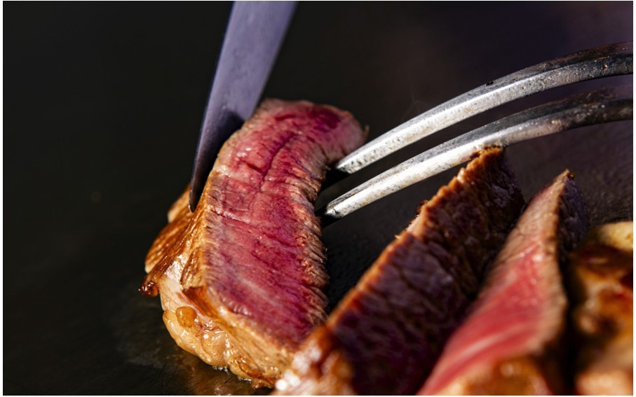 ステーキや焼肉などシンプルにさっと炙って、塩こしょう、醤油とわさびのみでもお楽しみいただけます。※写真はイメージです