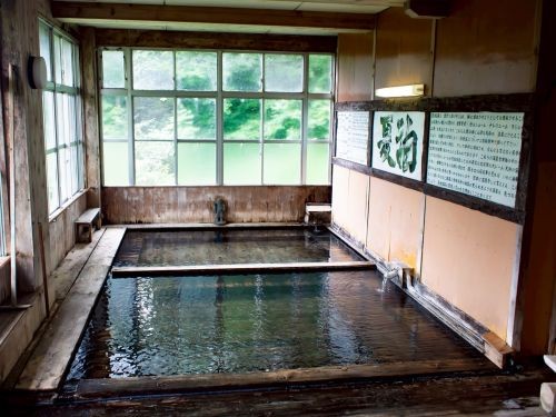 秘湯初心者も安心の男女別内湯もございます