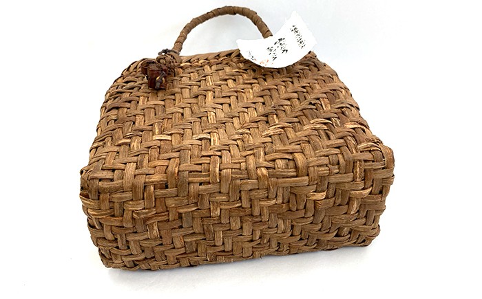 底もしっかりと編み込んでいます。