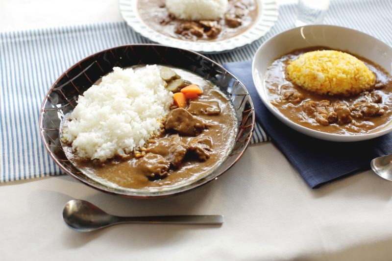 千屋牛を炭火で炙り味わいを出し、地元名産の完熟トマトを使用してじっくりと煮込みました。千屋牛肉のコクと旨味をより味わえます。