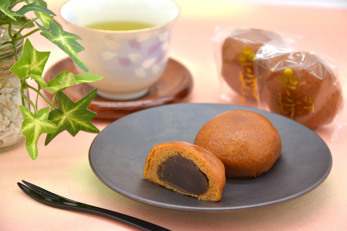 「一口食べると笑みが溢れ、もう一つと手が伸びる。」そんな素朴で幸せな美味しさを大切にする姿勢が、今日まで受け継がれています。