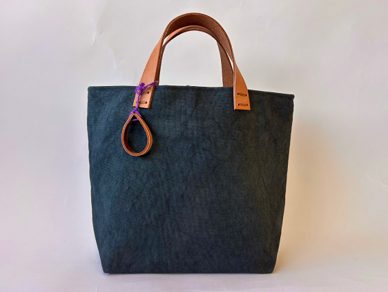 手染め製品のため、画像と実際の色とは異なる場合があります。