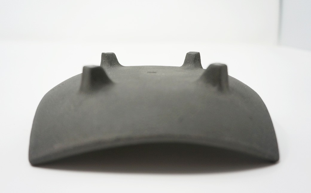 風神窯 - 黒泥釉盛上アイヌ紋小角皿2枚セット