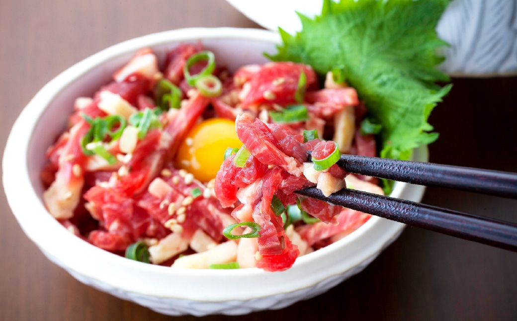 熊本 馬刺し 極上霜降り 大トロ 500g (50g×10個) 馬肉 たれ 生姜