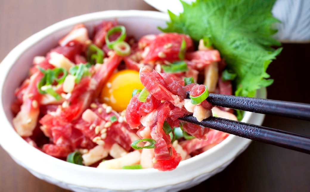 熊本 馬刺し 上霜降り(トロ) 馬肉ユッケ 合計 600g セット トロ 馬肉 ユッケ 生姜 たれ