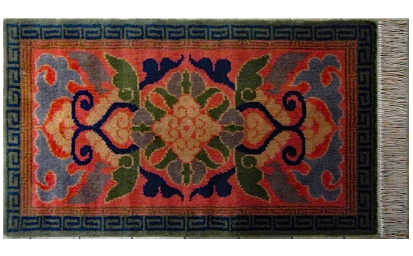 江戸元禄時代より佐賀藩鍋島家の献上品、御用品として用いられてきた「鍋島緞通」