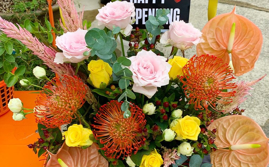 季節のお花のフラワーアレンジメント【Sサイズ】