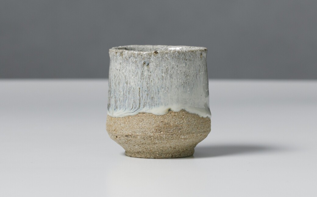 砂気の多いざっくりとした土味も見どころのひとつ。