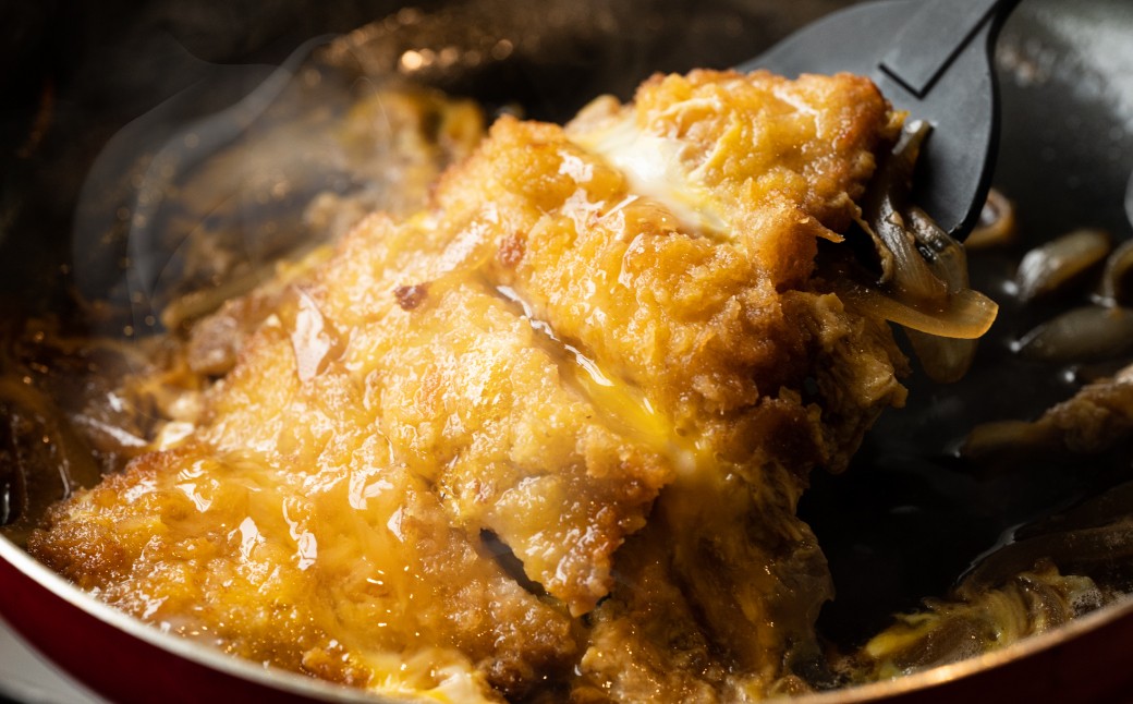 衣がついているので、解凍して揚げるだけで食卓に並べられます。