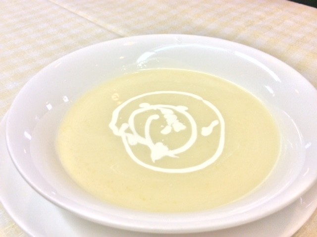 【とうもろこしのスープ】
とうもろこしをそのまま食べているような味です。