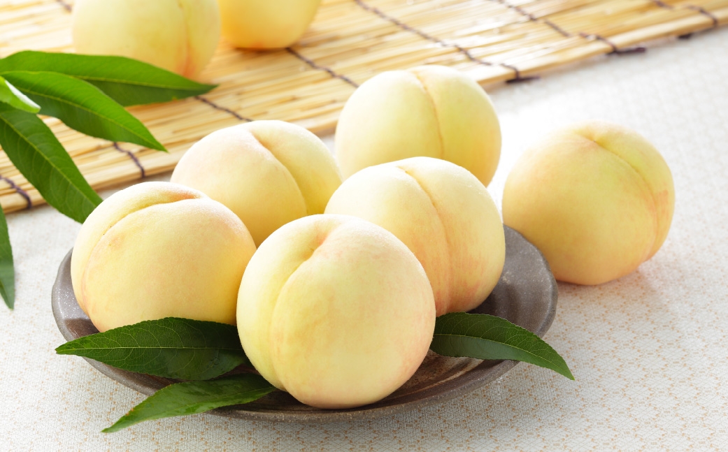 岡山県産 岡山白桃 ロイヤル 2Lサイズ 約250g×2玉･ニューピオーネ 約500g×1房 詰合せ