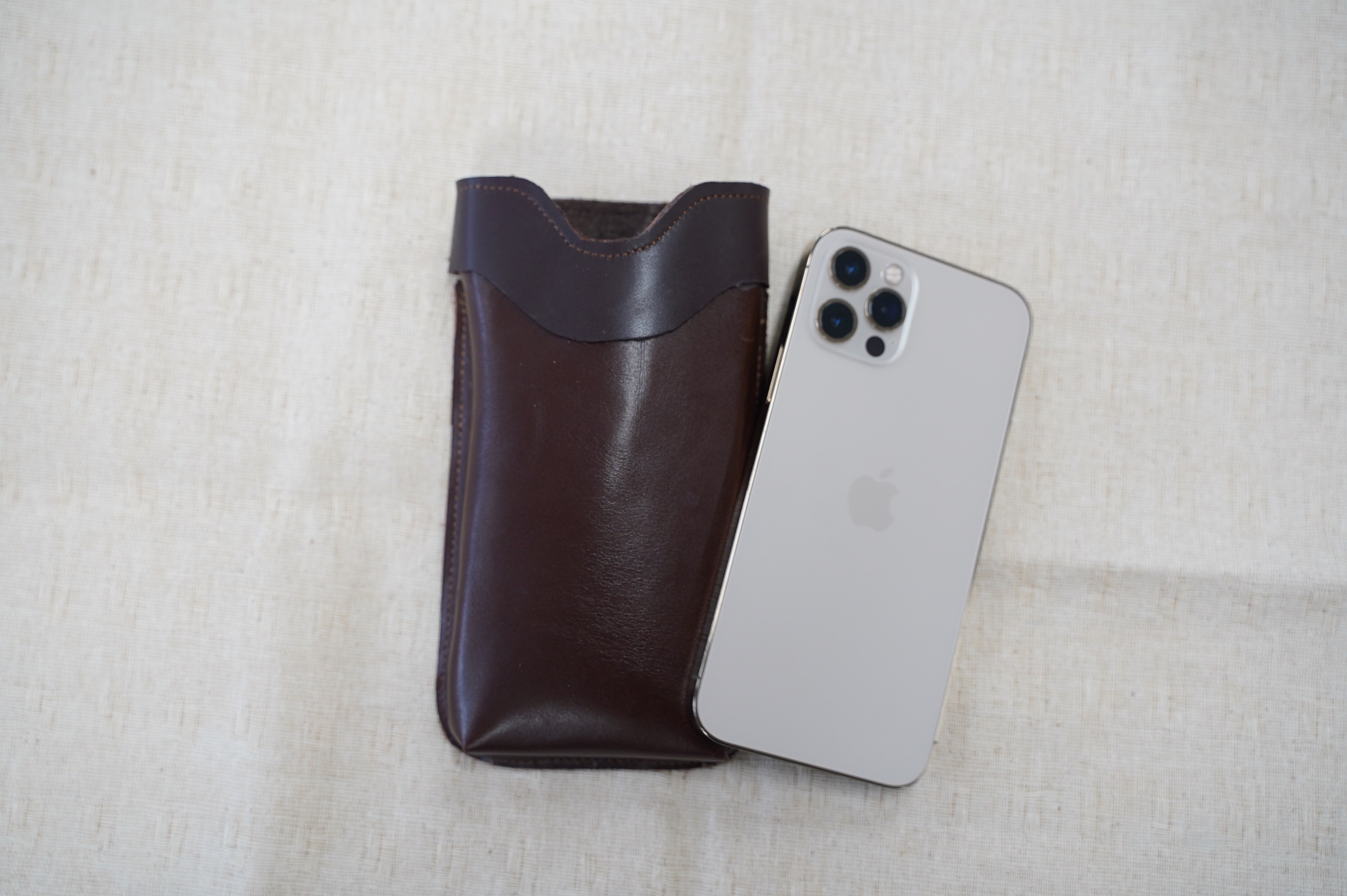 ※モデルはiPhone12Proです。
