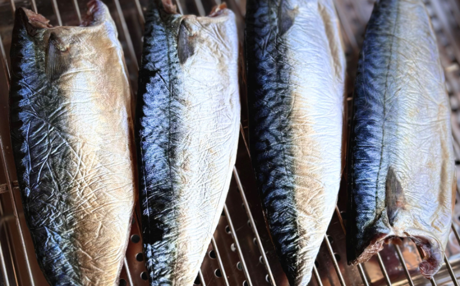 伊勢志摩安乗産 天然 鯖の燻製 半身 30℃以下でじっくり燻した極上の冷燻製